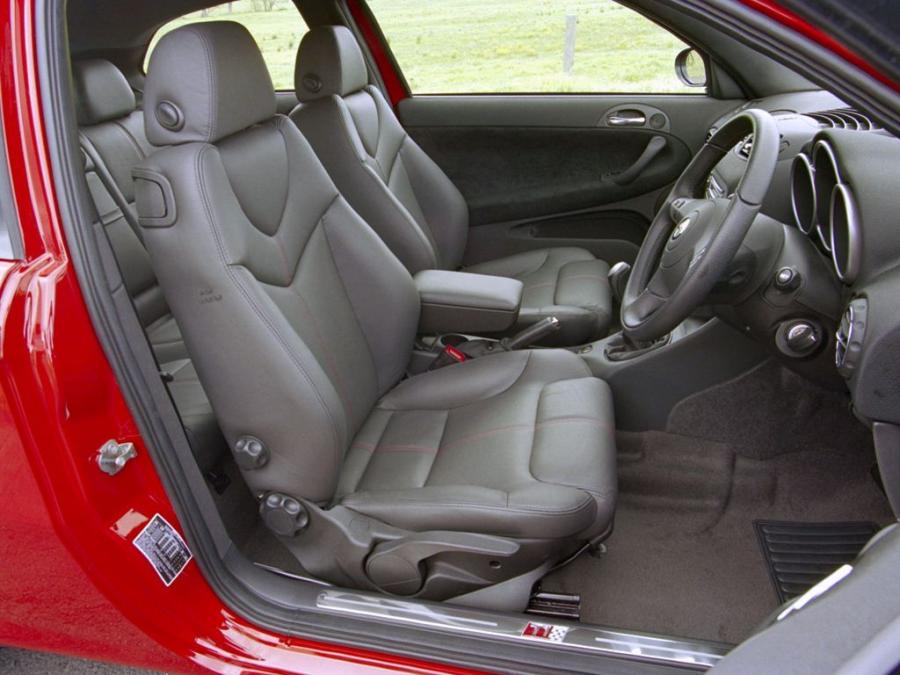 Интерьер Alfa Romeo 147 Ti (937A) 2003 года  (AU) (фото 2 из 6)